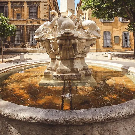Διαμέρισμα Aixois De Caractere Place Des 4 Dauphins